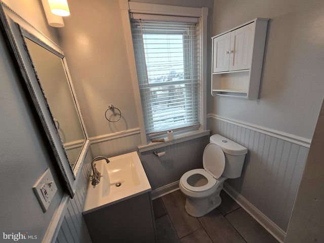 460 SHURS LN, Philadelphia, PA 19128