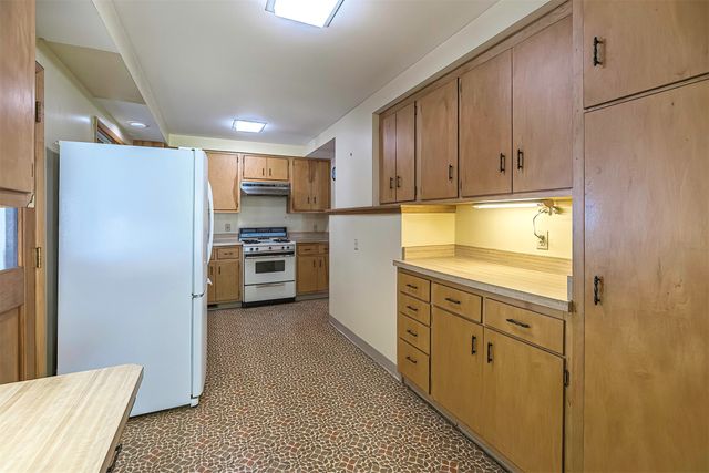 137 GATEWAY Drive, Fairview, PA 16415
