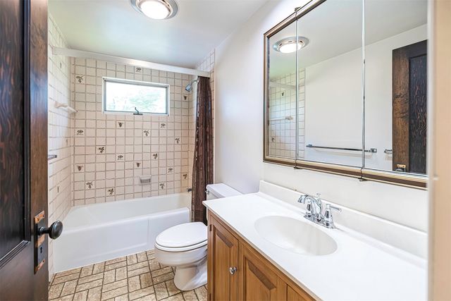 137 GATEWAY Drive, Fairview, PA 16415