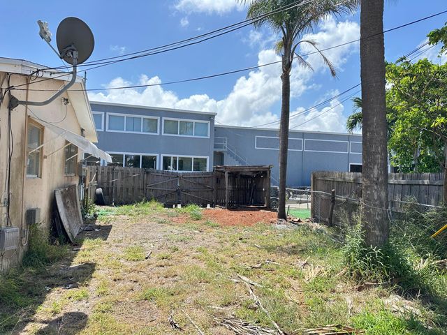 527 Puritan Road 2, West Palm Beach, FL 33405