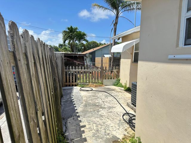 527 Puritan Road 2, West Palm Beach, FL 33405