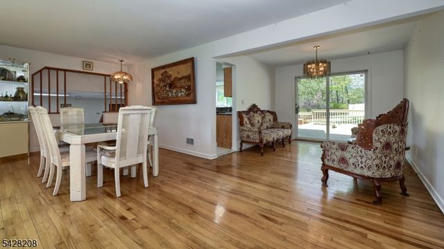 227 Emily Dr, Park Ridge Boro, NJ 07656