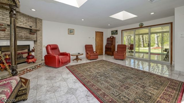 227 Emily Dr, Park Ridge Boro, NJ 07656