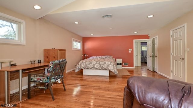 227 Emily Dr, Park Ridge Boro, NJ 07656