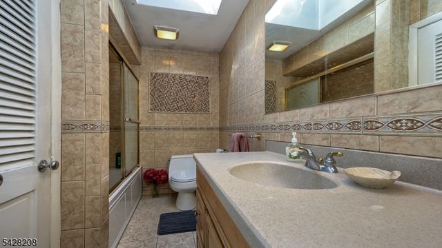 227 Emily Dr, Park Ridge Boro, NJ 07656