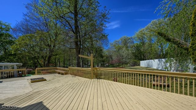 227 Emily Dr, Park Ridge Boro, NJ 07656
