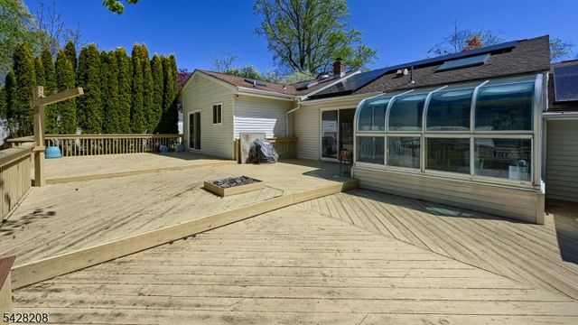 227 Emily Dr, Park Ridge Boro, NJ 07656