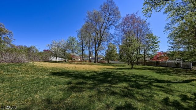 227 Emily Dr, Park Ridge Boro, NJ 07656