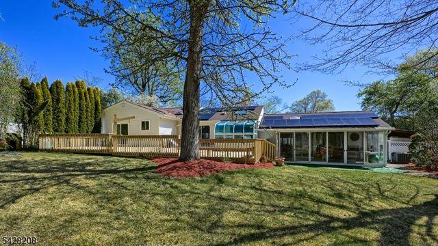 227 Emily Dr, Park Ridge Boro, NJ 07656