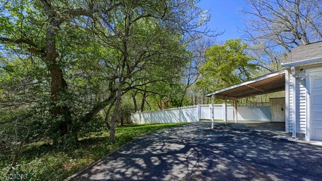 227 Emily Dr, Park Ridge Boro, NJ 07656
