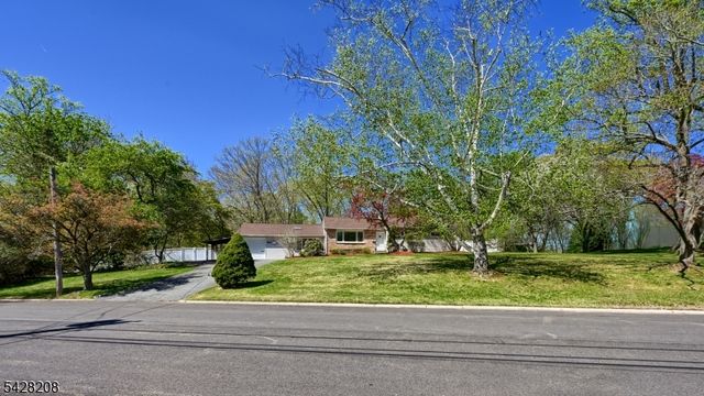 227 Emily Dr, Park Ridge Boro, NJ 07656