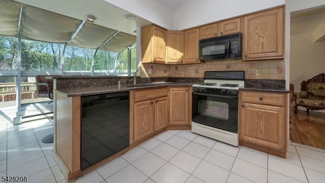 227 Emily Dr, Park Ridge Boro, NJ 07656