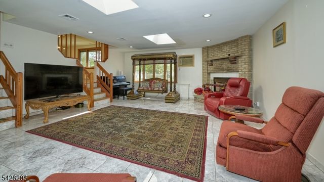 227 Emily Dr, Park Ridge Boro, NJ 07656
