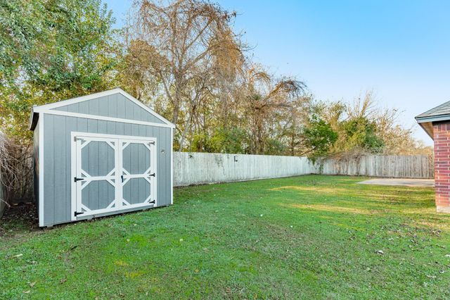 2518 Ridgewood Drive, West Columbia, TX 77486