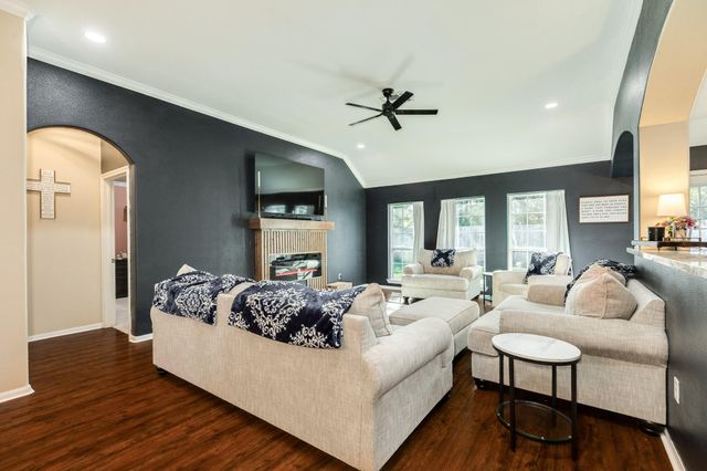 2518 Ridgewood Drive, West Columbia, TX 77486