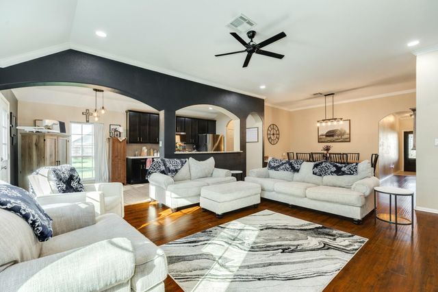 2518 Ridgewood Drive, West Columbia, TX 77486