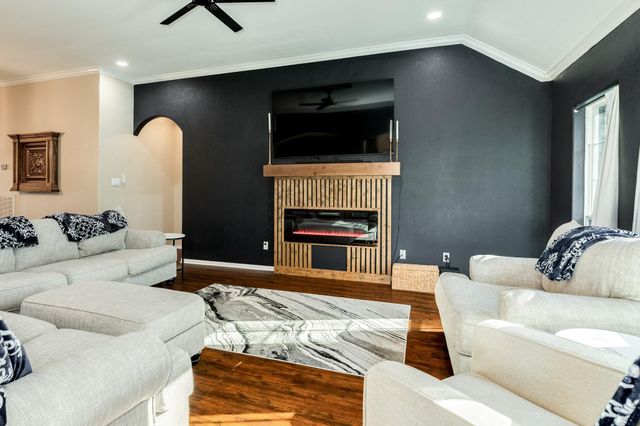 2518 Ridgewood Drive, West Columbia, TX 77486