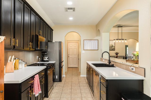 2518 Ridgewood Drive, West Columbia, TX 77486