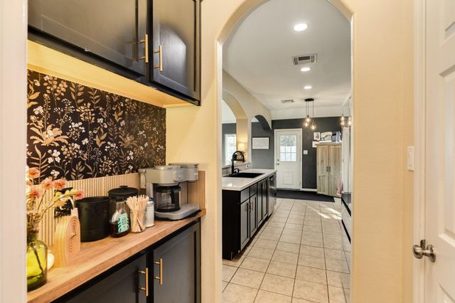 2518 Ridgewood Drive, West Columbia, TX 77486