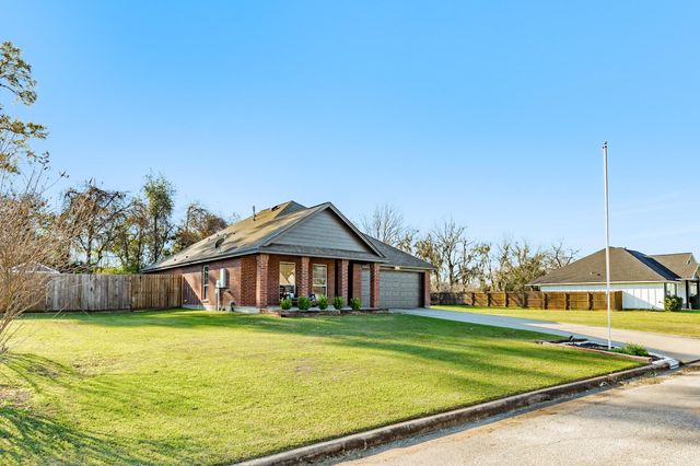 2518 Ridgewood Drive, West Columbia, TX 77486