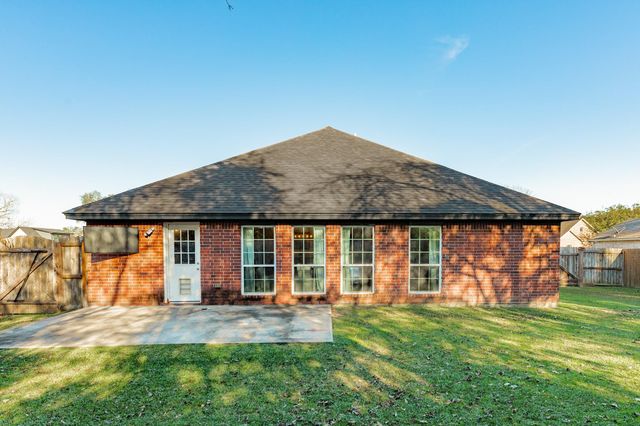 2518 Ridgewood Drive, West Columbia, TX 77486