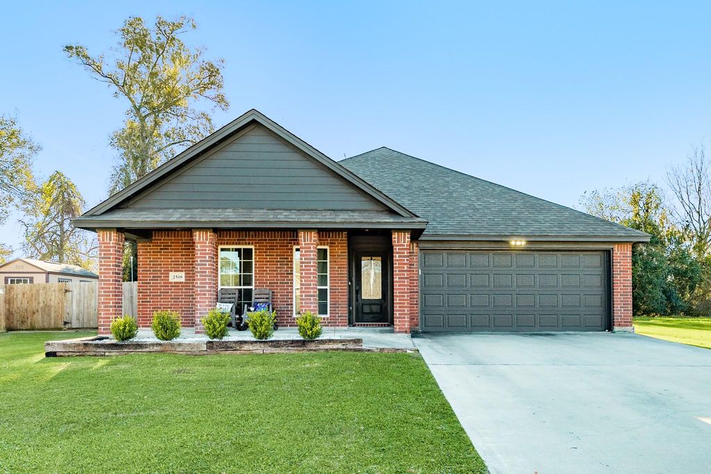 2518 Ridgewood Drive, West Columbia, TX 77486