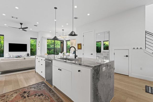 2800 Del Curto RD 12, Austin, TX 78704