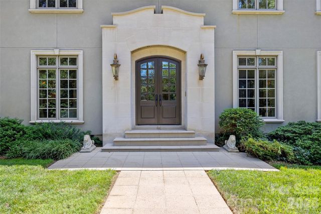 925 Harvard Place, Charlotte, NC 28207