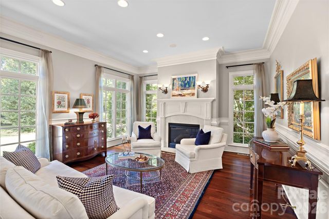 925 Harvard Place, Charlotte, NC 28207