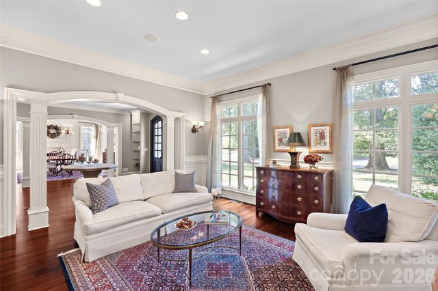 925 Harvard Place, Charlotte, NC 28207
