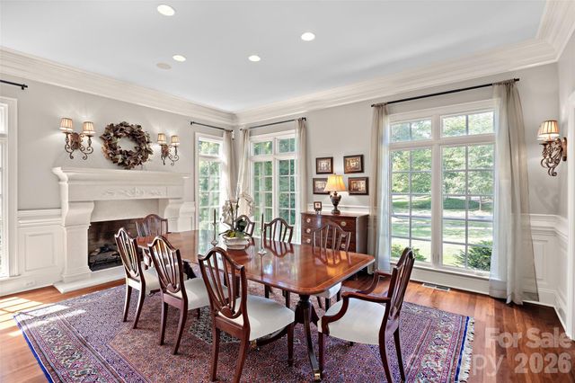925 Harvard Place, Charlotte, NC 28207