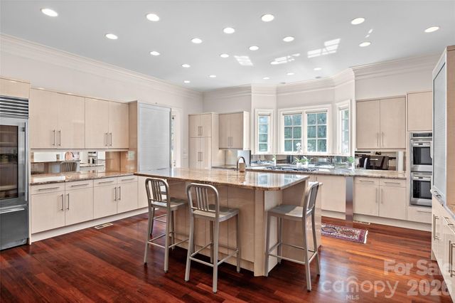 925 Harvard Place, Charlotte, NC 28207
