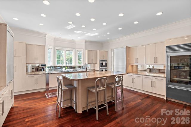 925 Harvard Place, Charlotte, NC 28207