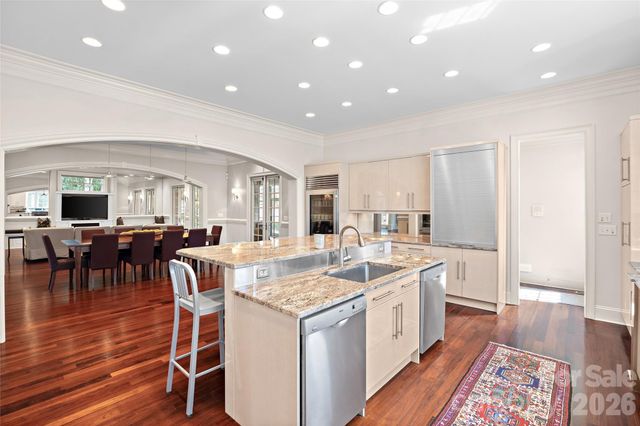 925 Harvard Place, Charlotte, NC 28207