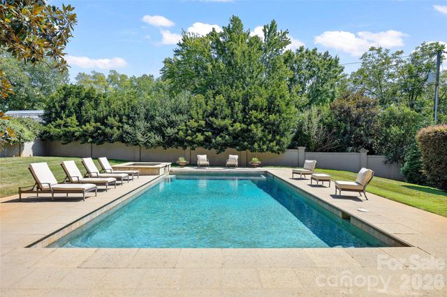 925 Harvard Place, Charlotte, NC 28207