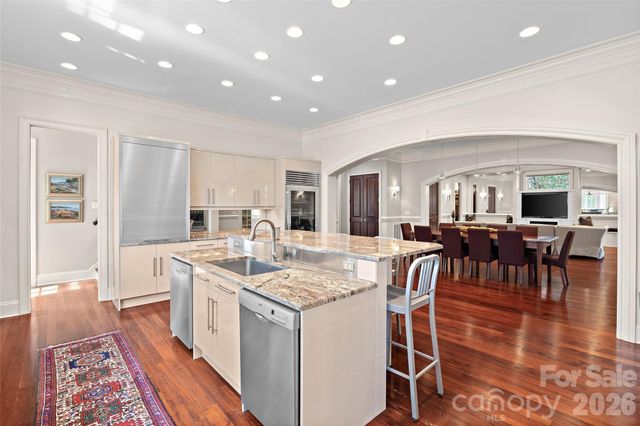 925 Harvard Place, Charlotte, NC 28207