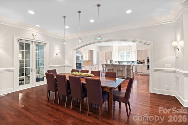 925 Harvard Place, Charlotte, NC 28207