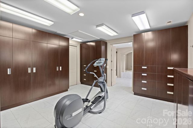 925 Harvard Place, Charlotte, NC 28207