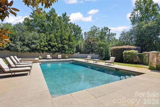 925 Harvard Place, Charlotte, NC 28207
