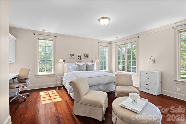 925 Harvard Place, Charlotte, NC 28207