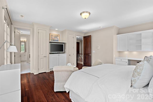 925 Harvard Place, Charlotte, NC 28207