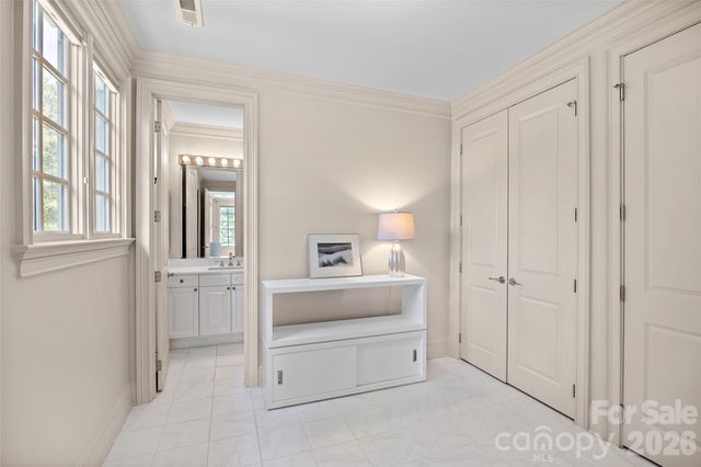 925 Harvard Place, Charlotte, NC 28207