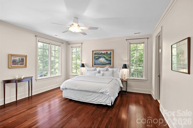 925 Harvard Place, Charlotte, NC 28207