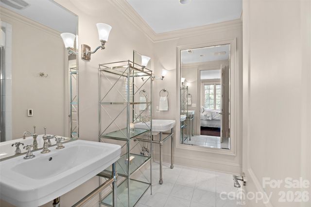 925 Harvard Place, Charlotte, NC 28207
