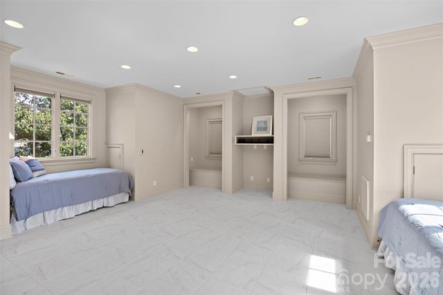 925 Harvard Place, Charlotte, NC 28207