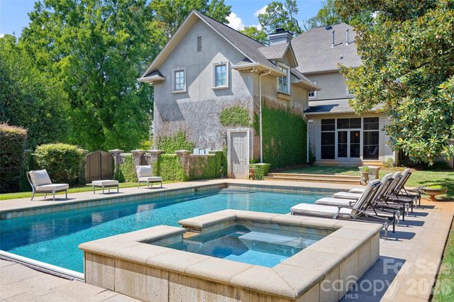925 Harvard Place, Charlotte, NC 28207