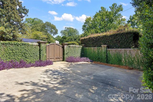 925 Harvard Place, Charlotte, NC 28207