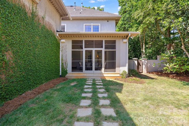 925 Harvard Place, Charlotte, NC 28207