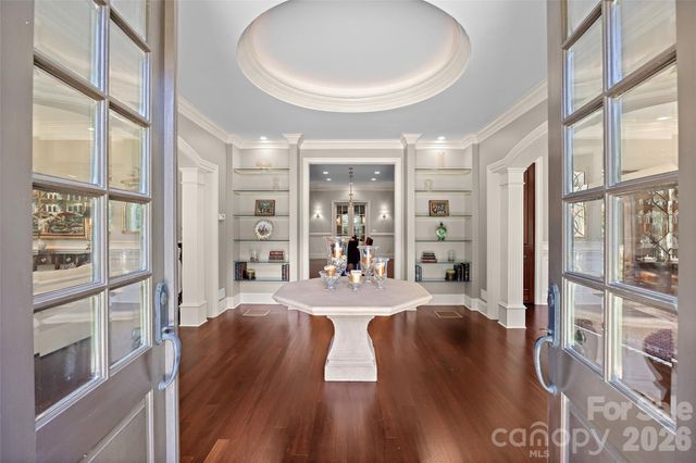 925 Harvard Place, Charlotte, NC 28207