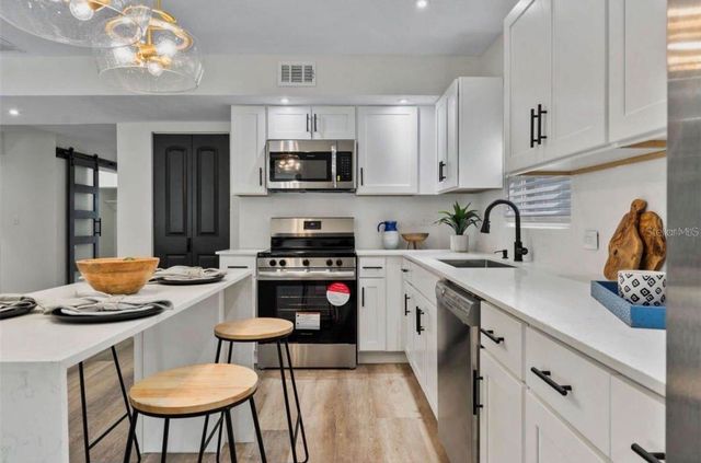 4412 W PEARL AVENUE, Tampa, FL 33611